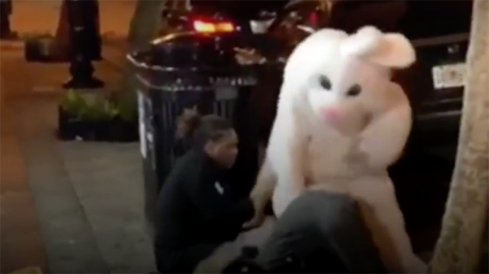 Prebio muškarca koji je tukao ženu na ulici (VIDEO) Prebio muškarca koji je tukao ženu na ulici (VIDEO)