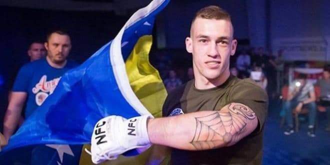 Poznati MMA borac nokautirao mladića ispred noćnog kluba Poznati MMA borac nokautirao mladića ispred noćnog kluba