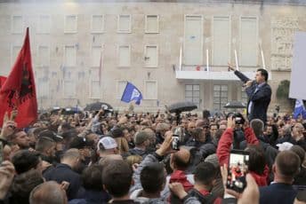 Albanija: Opozicija blokirala puteve, traži se ostavka vlade