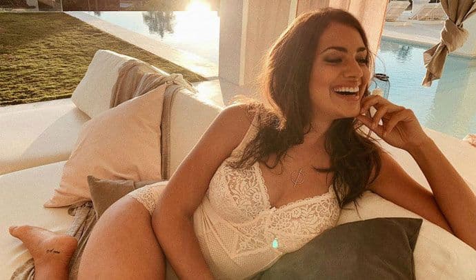 Prvi anđeo Victoria's Secreta s oblinama Prvi anđeo Victoria's Secreta s oblinama