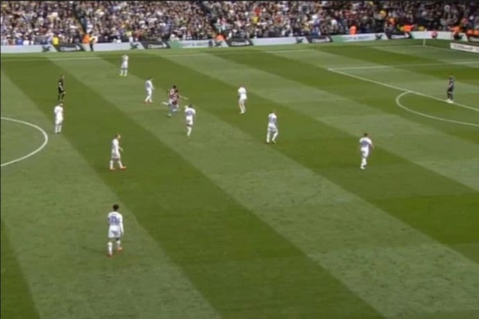 Fer plej potez godine: Igrači Lidsa pustili pogodak Aston Vili Fer plej potez godine: Igrači Lidsa pustili pogodak Aston Vili