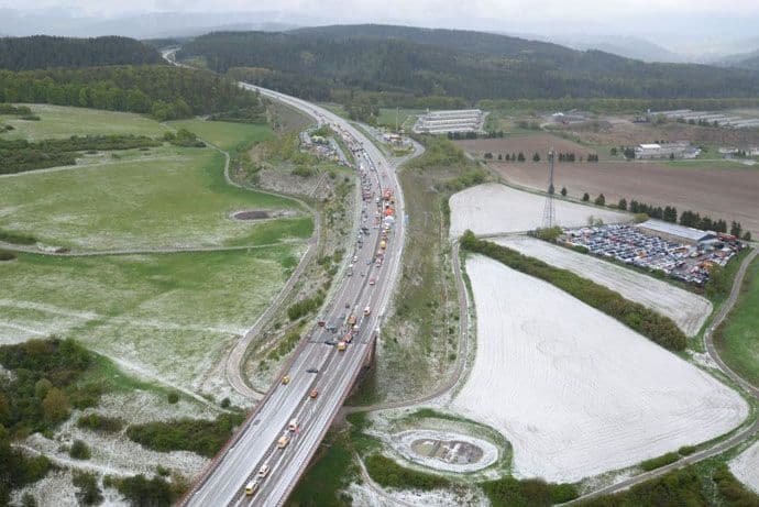 Povrijeđeno 25 ljudi, oštećeno 50 automobila Povrijeđeno 25 ljudi, oštećeno 50 automobila