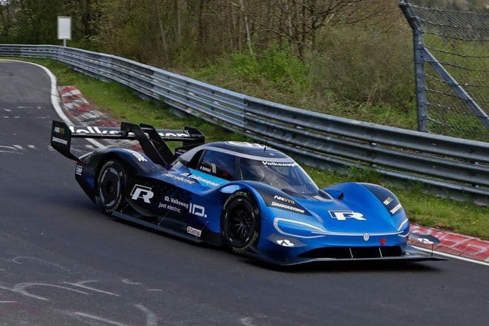 Volkswagenov električni ID. R sprema se za obaranje rekorda (VIDEO) Volkswagenov električni ID. R sprema se za obaranje rekorda (VIDEO)