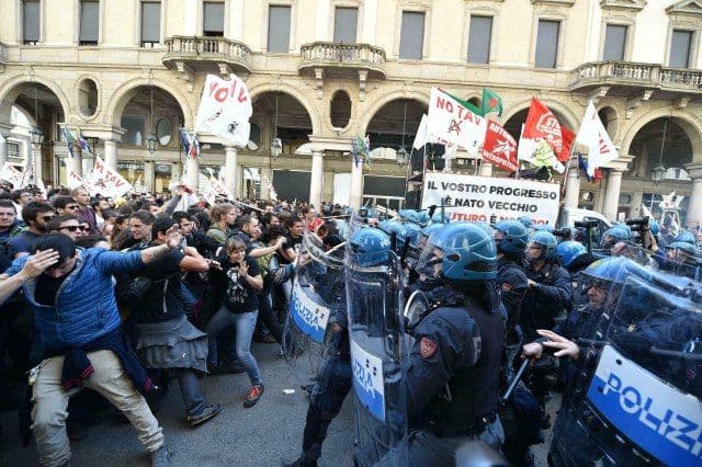 Haos u Italiji: U sukobima demonstranata i policije povrijeđene tri osobe Haos u Italiji: U sukobima demonstranata i policije povrijeđene tri osobe