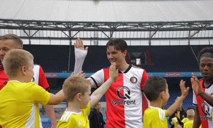 Prvi tim Fejenorda odigrao utakmicu protiv 120 mališana Prvi tim Fejenorda odigrao utakmicu protiv 120 mališana