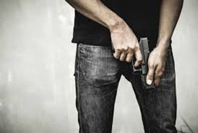 Muškarac iz Nebraske slučajno sam sebi pucao u genitalije Muškarac iz Nebraske slučajno sam sebi pucao u genitalije