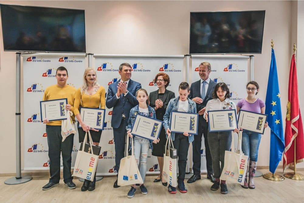 Uručene nagrade pobjednicima konkursa „Evropo čujemo li se?“ Uručene nagrade pobjednicima konkursa „Evropo čujemo li se?“