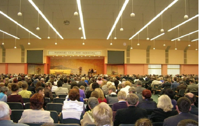 Bivši član Jehovinih svjedoka progovorio o fizičkom kažnjavanju: Prikovali bi me za pod Bivši član Jehovinih svjedoka progovorio o fizičkom kažnjavanju: Prikovali bi me za pod