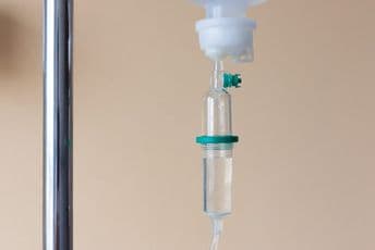 Montefarm: Javnim zdravstvenim ustanovama isporučeno 90 hiljada boca fiziološkog rastvora, u toku isporuka još pet hiljada