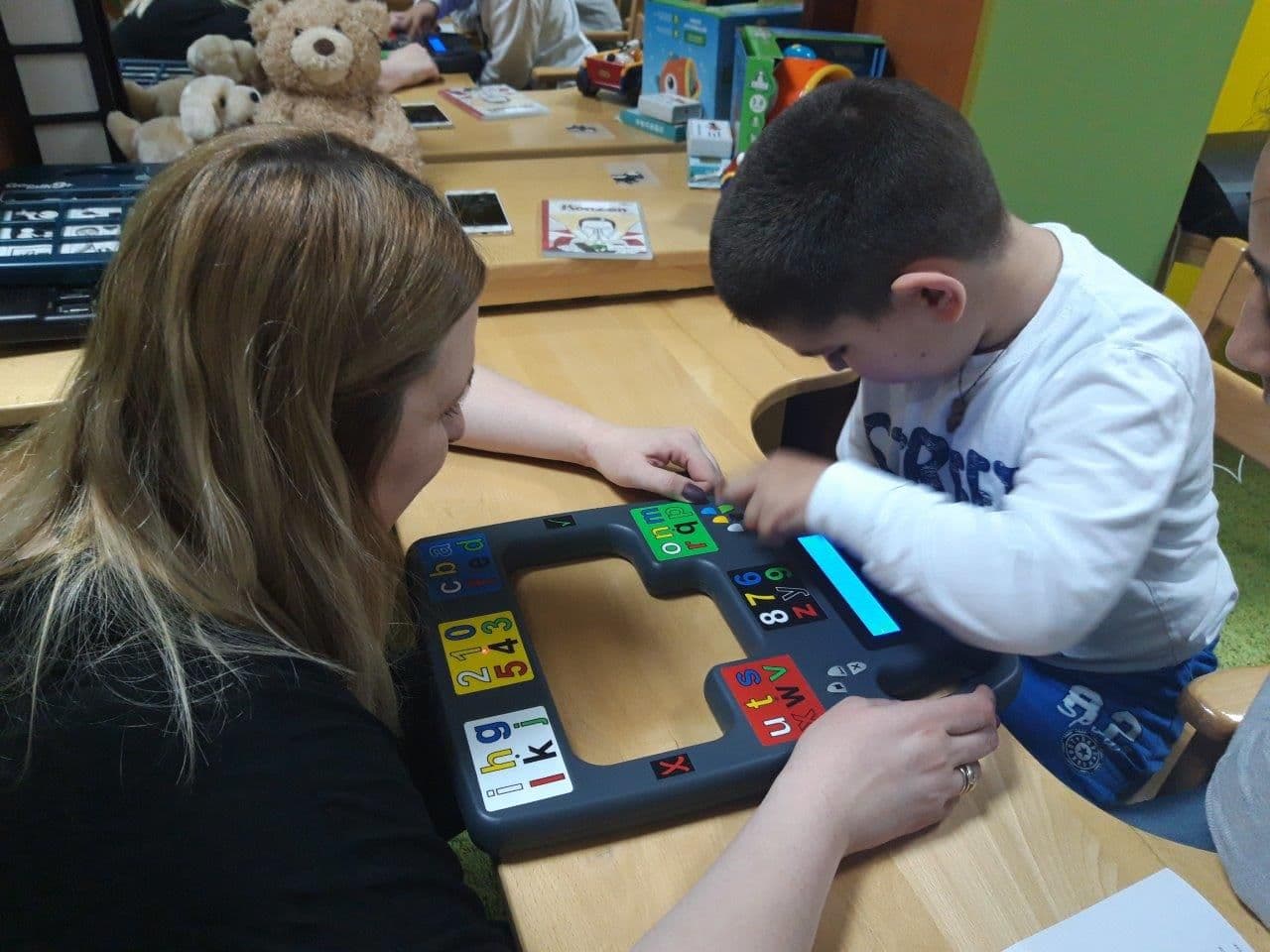 Telekom donirao računarsku opremu za škole i vrtiće Telekom donirao računarsku opremu za škole i vrtiće