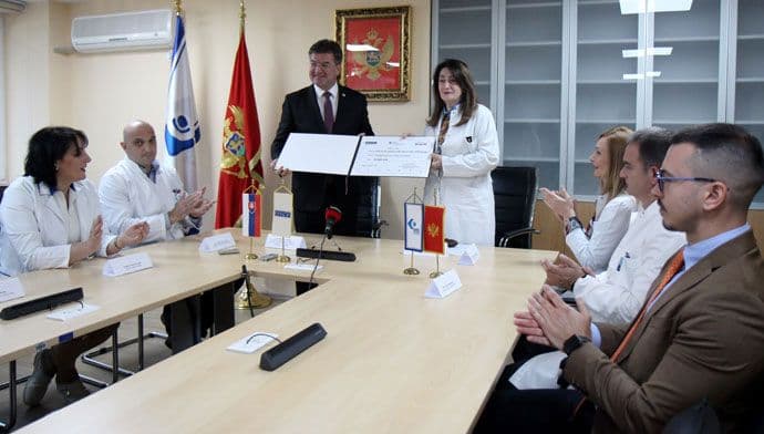 Lajčak donirao biomikroskop Klinici za očne bolesti Lajčak donirao biomikroskop Klinici za očne bolesti