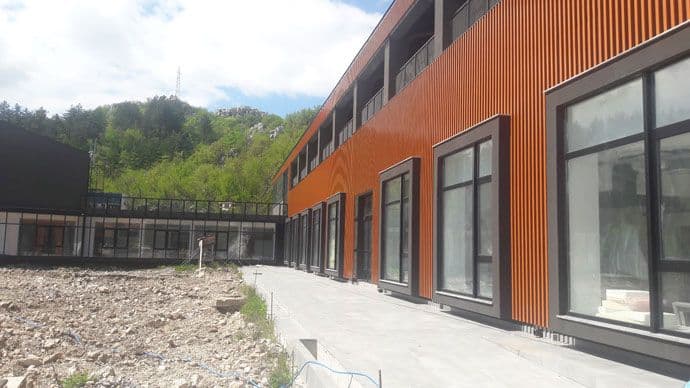 U toku uređenje Fakulteta likovne umjetnosti U toku uređenje Fakulteta likovne umjetnosti