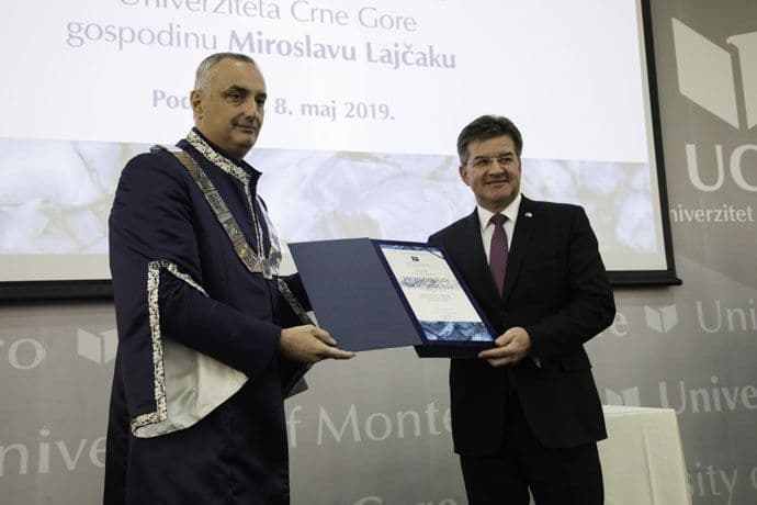 Počasni doktorat Miroslavu Lajčaku Počasni doktorat Miroslavu Lajčaku