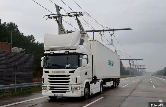 (VIDEO) Njemačka testira prvi "električni autoput" za kamione (VIDEO) Njemačka testira prvi "električni autoput" za kamione