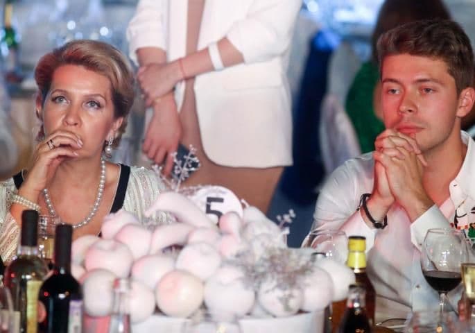 Pogledajte kako izgleda žena ruskog premijera Medvedeva: Ljubav još iz školskih dana Supruga i sin ruskog premijera