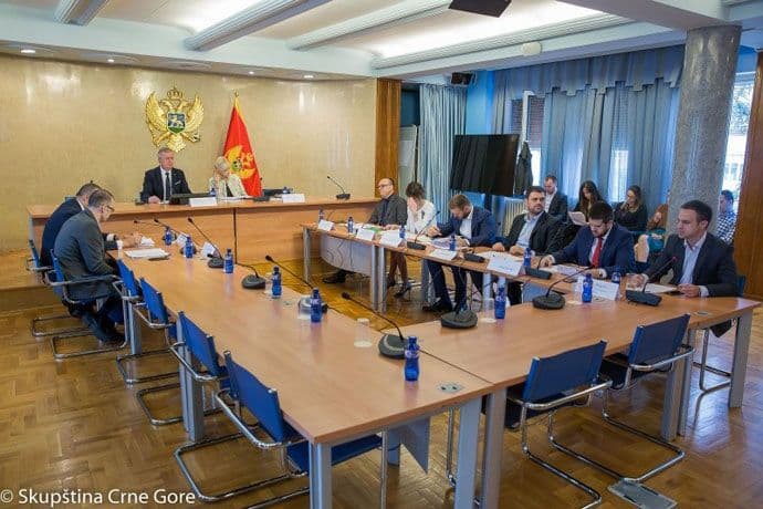 Oružje će nositi samo civili koji prođu obuku Oružje će nositi samo civili koji prođu obuku