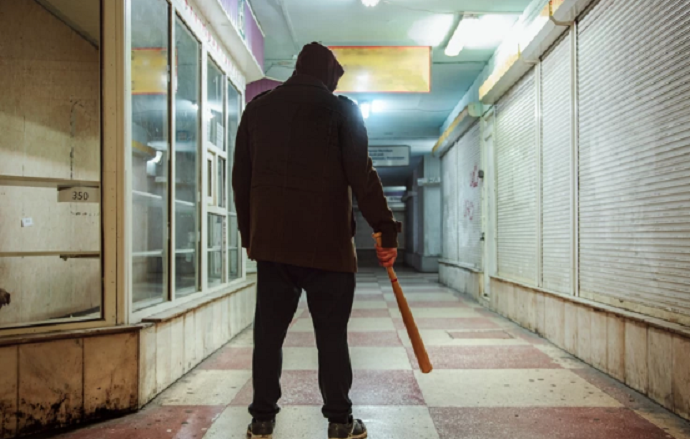 Maskirani napadači palicama krvnički pretukli tinejdžera, ljekari mu se bore za život Maskirani napadači palicama krvnički pretukli tinejdžera, ljekari mu se bore za život