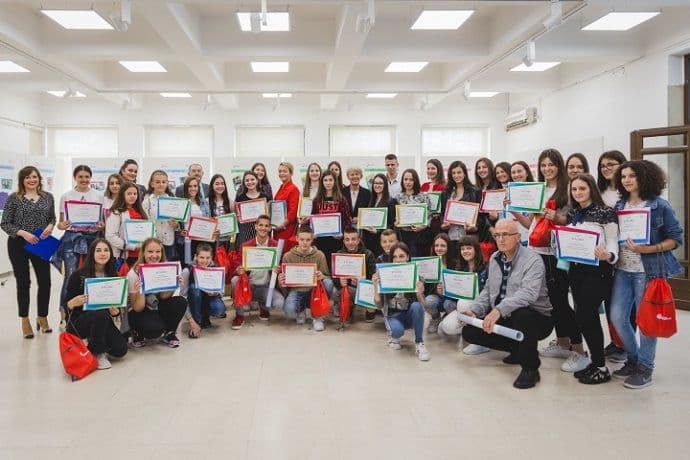 Uručene nagrade pobjednicima konkursa „Ljepota kristala“ Uručene nagrade pobjednicima konkursa „Ljepota kristala“