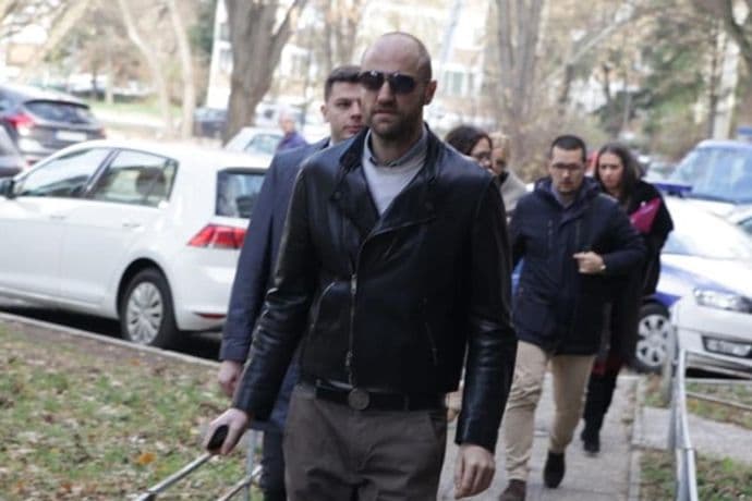 Modni kreator lomio i razbijao inventar po poslastičarnici Modni kreator lomio i razbijao inventar po poslastičarnici