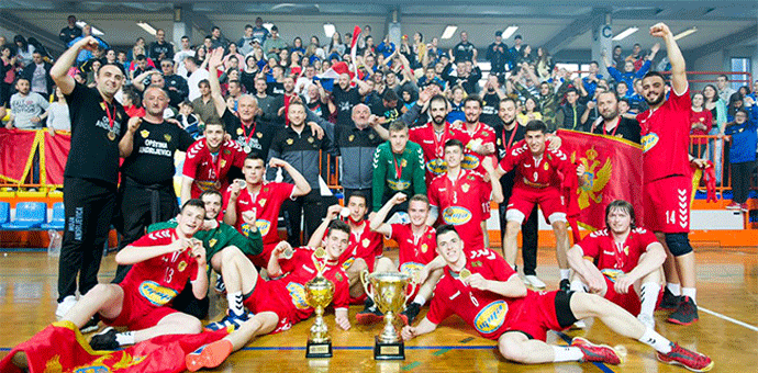 Komovi osvojili trofej Foto: RSCG