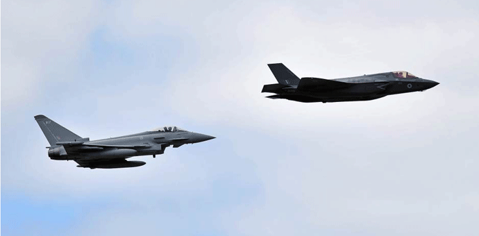 Presretnuti ruski bombarderi i lovci u blizini Aljaske Foto: BEN STANSALL / AFP