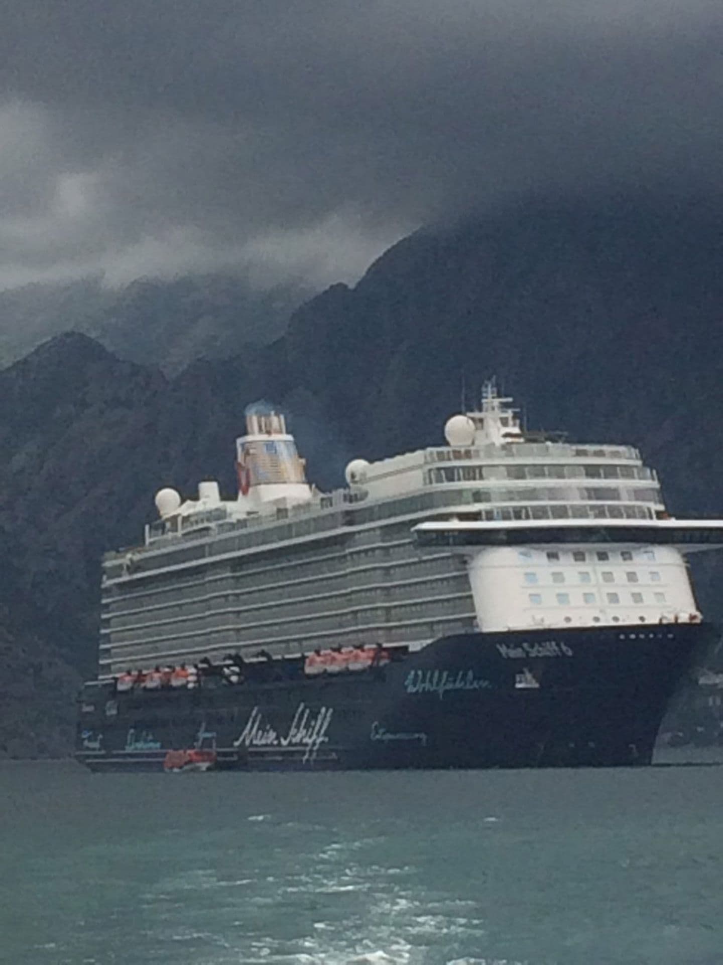 Ploveći grad doveo skoro 4.000 turista u Kotor Ploveći grad doveo skoro 4.000 turista u Kotor