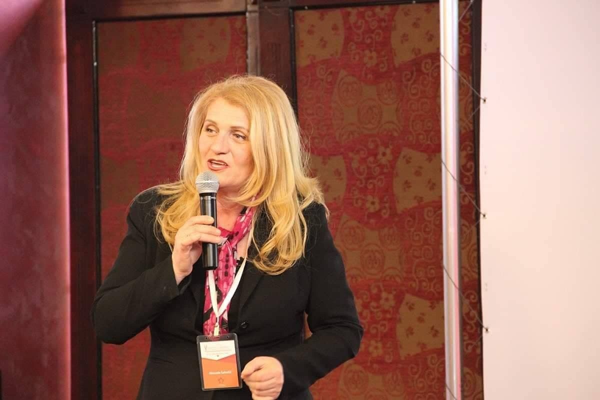 Savremenu ženu ne prati emancipovani muškarac Savremenu ženu ne prati emancipovani muškarac