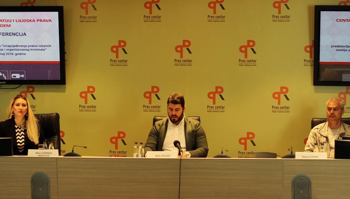 Novinari istraživači da dobiju status službenih lica Novinari istraživači da dobiju status službenih lica