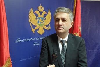 Nuhodžić: Ohrabrimo žene da ne trpe i ne prikrivaju nasilje Nuhodžić: Ohrabrimo žene da ne trpe i ne prikrivaju nasilje