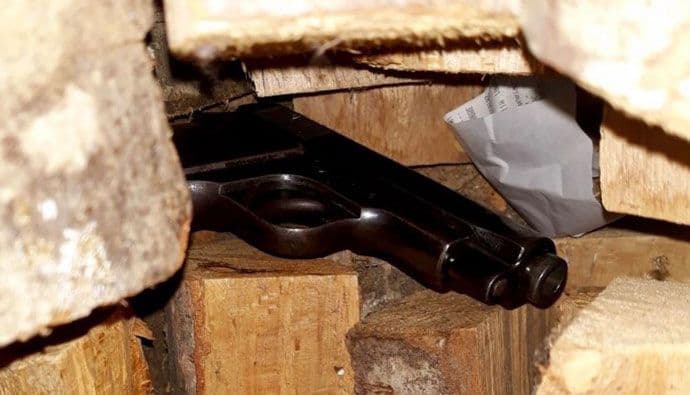 Pronađeni pištolj povezan sa osumnjičenim Pronađeni pištolj povezan sa osumnjičenim