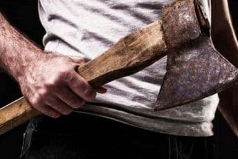 Starca ubio sjekirom zbog 115 eura Starca ubio sjekirom zbog 115 eura