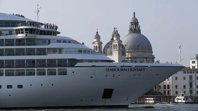 Kruzer udario u manji brod u Veneciji, ima povrijeđenih (VIDEO) Foto: Tanjug/AP/ndrew Medichini