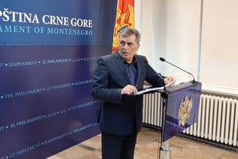 Đukanović: Građani da se okupe ispred Hrama, pa ćemo se kasnije dogovarati Đukanović: Građani da se okupe ispred Hrama, pa ćemo se kasnije dogovarati