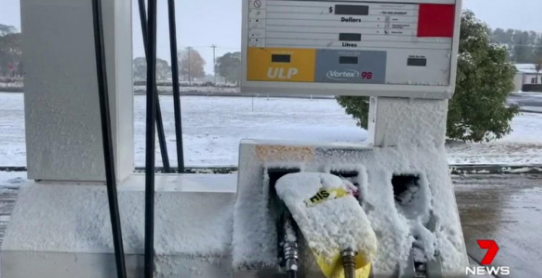 Pao snijeg u Australiji (VIDEO) 7News