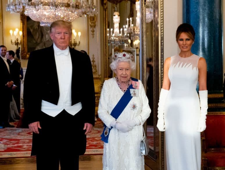 Melanija i Donald Tramp na večeri kod britanske kraljice: Jagnjetina, kolač od jagoda i Hendlova muzika Melanija i Donald Tramp na večeri kod britanske kraljice: Jagnjetina, kolač od jagoda i Hendlova muzika