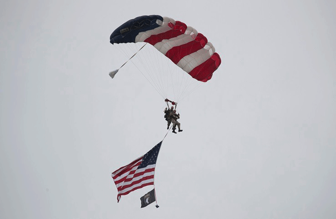 Sa 97 godina ponovio skok padobranom u Normandiji (VIDEO) Foto: Beta/AP