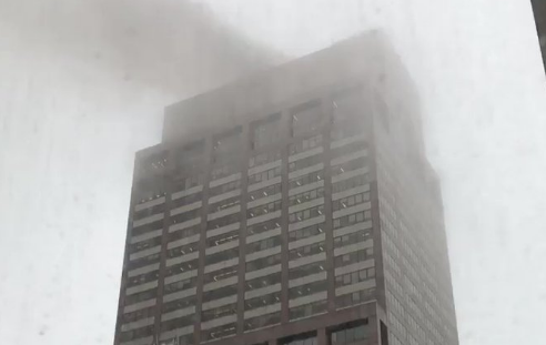 Helikopter udario u zgradu na Menhetnu (VIDEO) Helikopter udario u zgradu na Menhetnu (VIDEO)