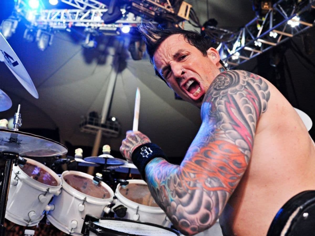 Bivši bubnjar popularnog hevi metal benda postao policajac Bivši bubnjar popularnog hevi metal benda postao policajac