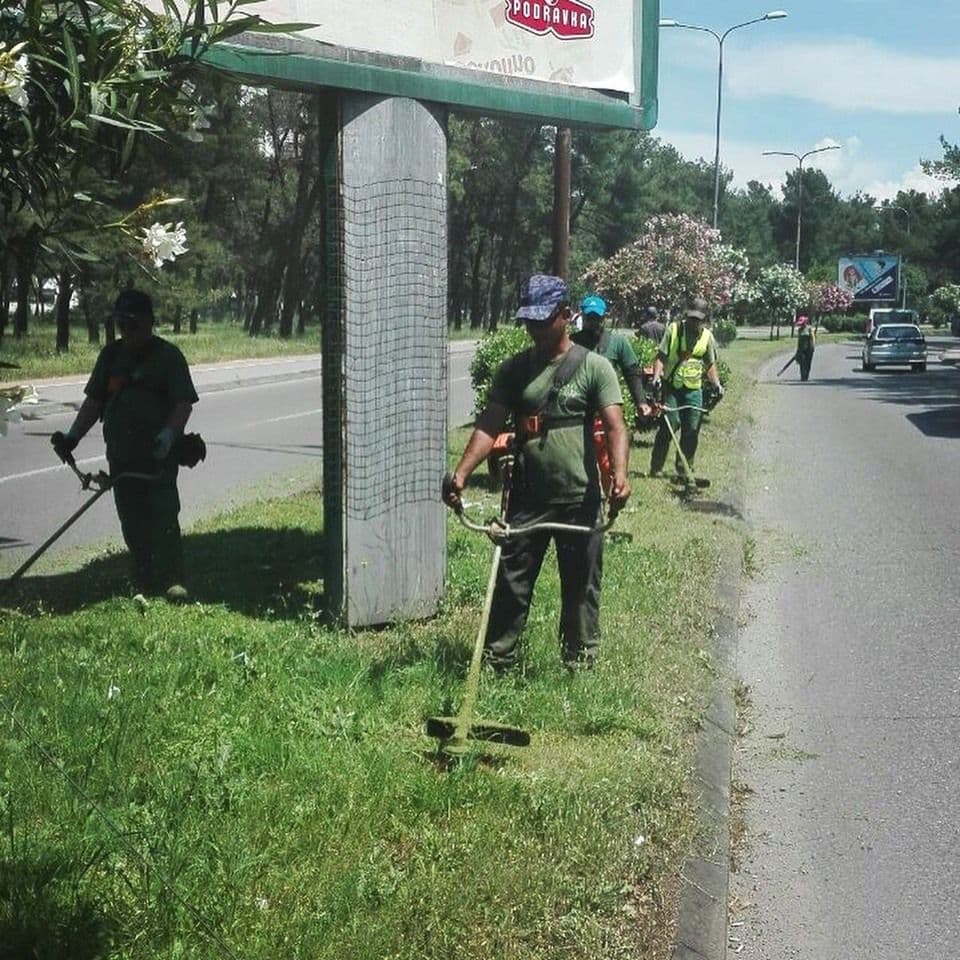 Aktivnosti Zelenilo d.o.o. Podgorica na košenju travnatih površina Aktivnosti Zelenilo d.o.o. Podgorica na košenju travnatih površina