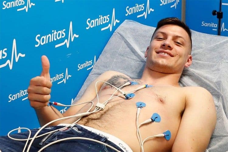 Jović predstavljen u Madridu: Najsrećniji sam na svijetu Foto: Twiter/Real Madrid