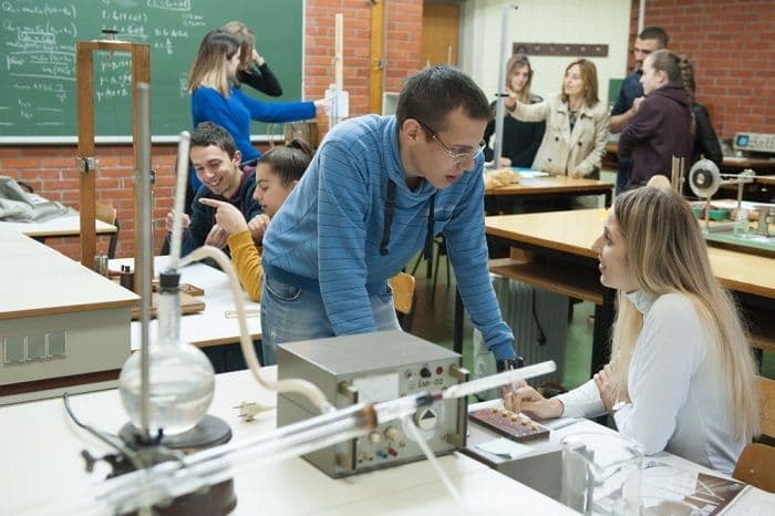 Bez povezivanja sa svjetskim naučnoistraživačkim centrima nema ozbiljnog bavljenja naukom Bez povezivanja sa svjetskim naučnoistraživačkim centrima nema ozbiljnog bavljenja naukom