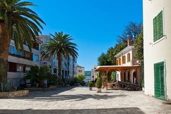 Mladić iz automobila u pokretu napao maloljetnika Mladić iz automobila u pokretu napao maloljetnika