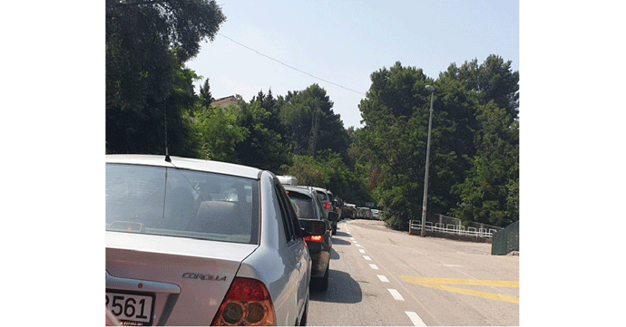 Velike kolone na ulazu u Bar Velike kolone na ulazu u Bar