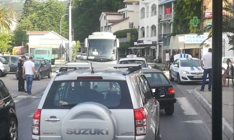 Udes u Herceg Novom, povrijeđene dvije osobe Udes u Herceg Novom, povrijeđene dvije osobe