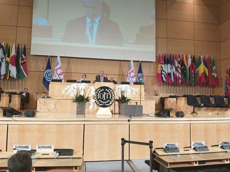 Siguran i produktivan radni odnos je zadatak svakog demokratskog društva Siguran i produktivan radni odnos je zadatak svakog demokratskog društva