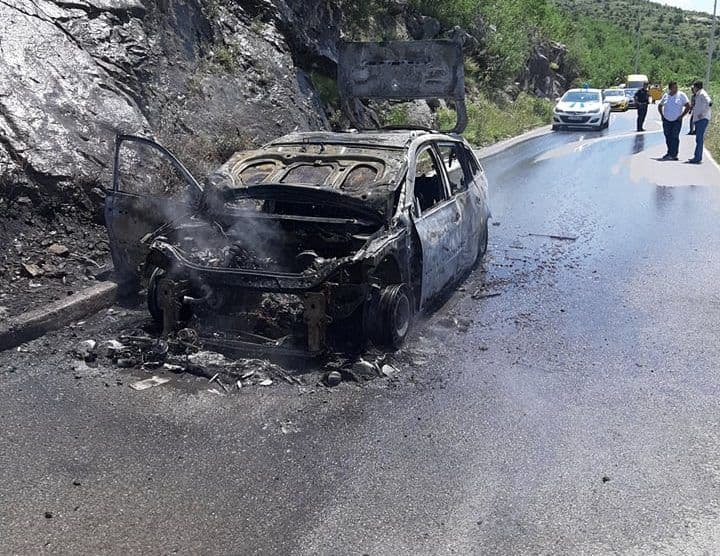 Taksi se zapalio tokom vožnje Cdm