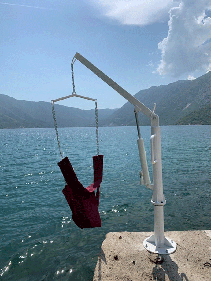 Dom starih u Risnu dobio dizalicu za pristup moru lica sa invaliditetom Dom starih u Risnu dobio dizalicu za pristup moru lica sa invaliditetom