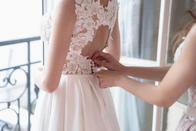 Njena svekrva nije obukla samo bijelo, već i vjenčanicu Njena svekrva nije obukla samo bijelo, već i vjenčanicu