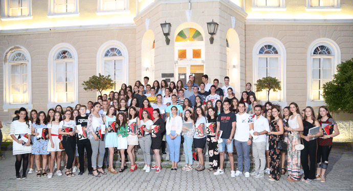 Opština Bar nagradila najbolje đake Opština Bar nagradila najbolje đake