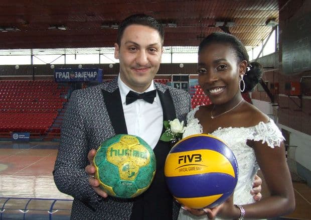 Srpski rukometaš se oženio djevojkom iz Kenije Srpski rukometaš se oženio djevojkom iz Kenije